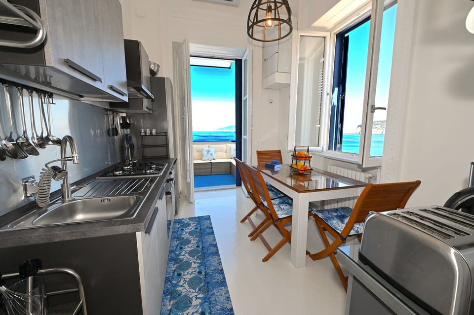 Deluxe Suite | Private kitchen