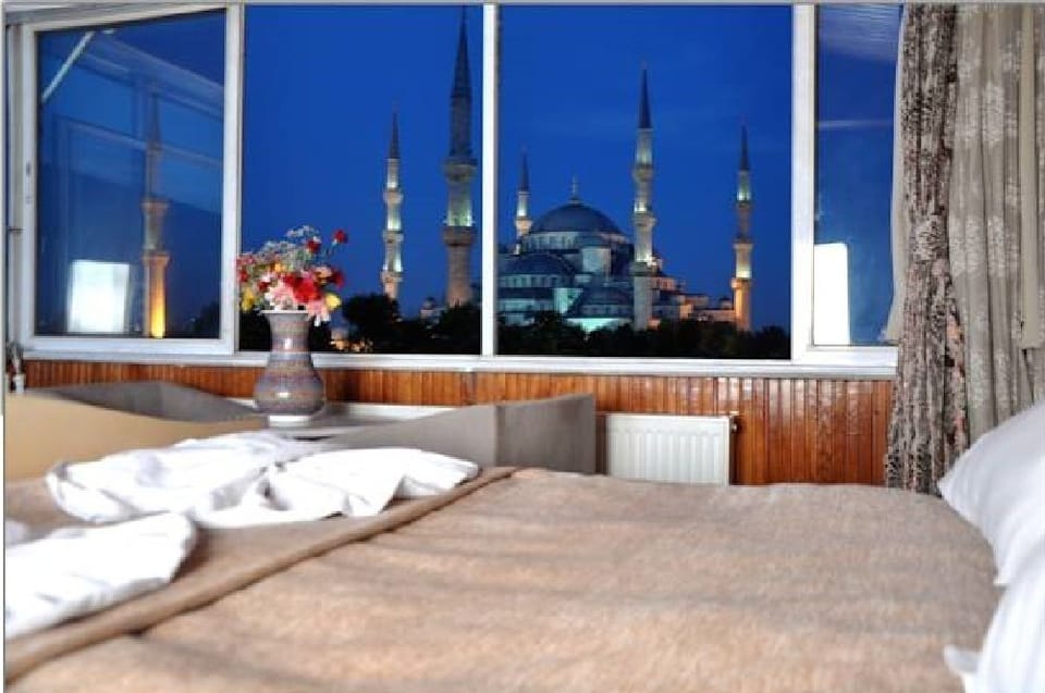 Superior Double Room | Free minibar, individually decorated, individually furnished, desk
