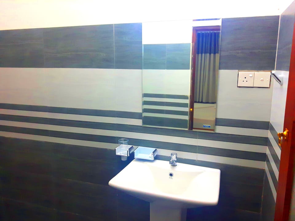 Standard Room, 1 Double Bed, Garden View, Garden Area | Bathroom sink