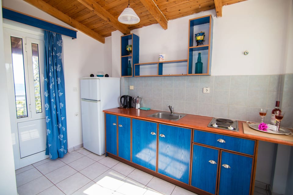 Apartment, 1 Bedroom, Sea View | Living room | LED TV