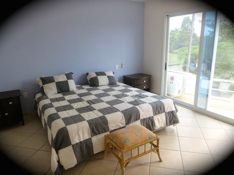 House | Iron/ironing board, free WiFi, bed sheets