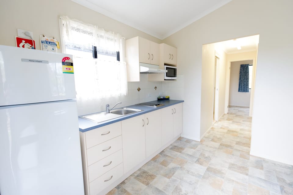 Hillside Villa 2/8 | Private kitchen | Fridge, microwave, stovetop, electric kettle