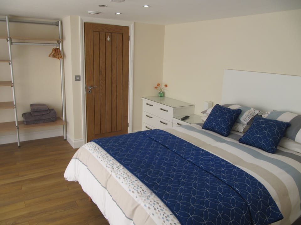 Double Room (Fleetview) | Blackout drapes, iron/ironing board, WiFi, bed sheets