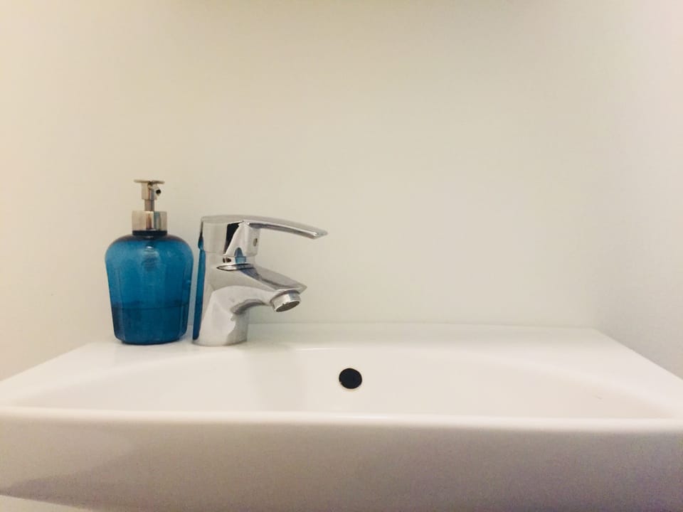 Double Room, 2 Twin Beds, Private Bathroom | Bathroom sink