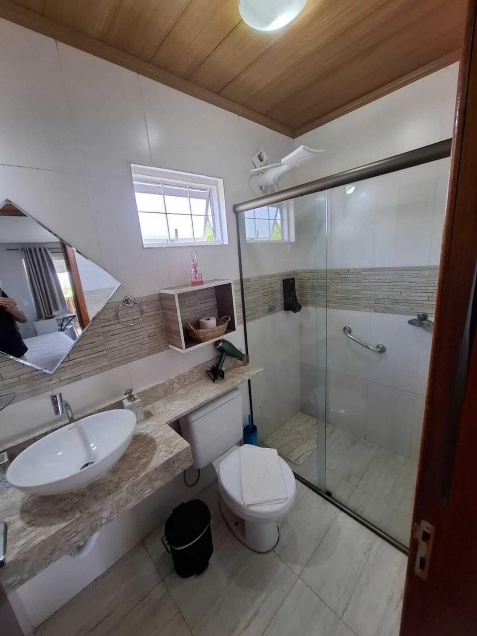 Deluxe Chalet, Balcony, Pool View | Bathroom | Shower, free toiletries, hair dryer, towels