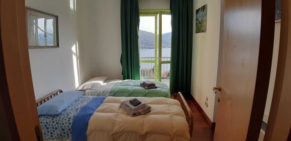Suite, Terrace, Lake View (Suite Elena) | Individually decorated, desk, free cribs/infant beds, bed sheets