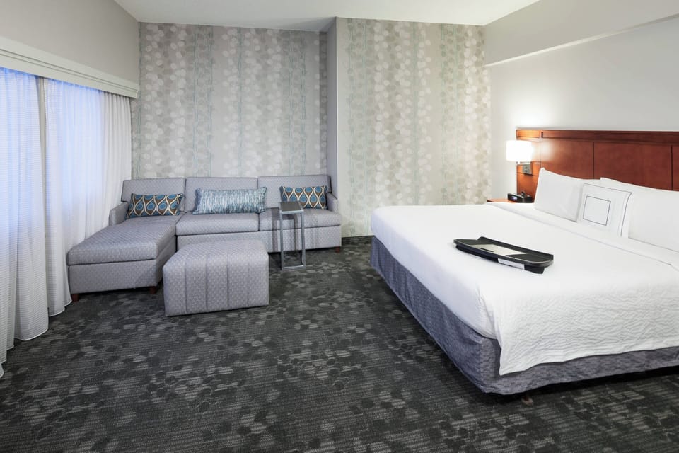 Room, 1 King Bed | Premium bedding, in-room safe, desk, laptop workspace