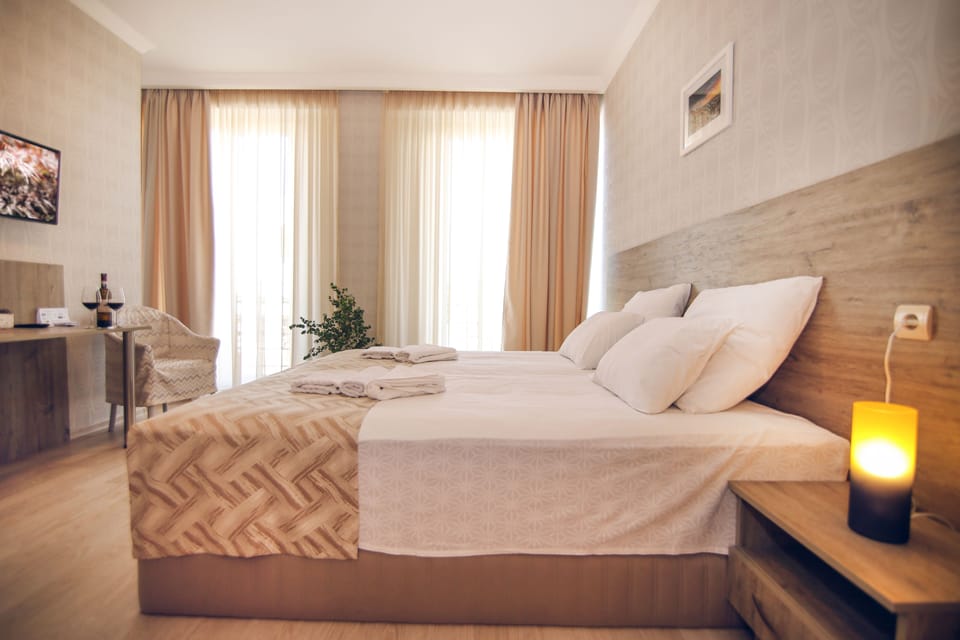 Superior Double or Twin Room | Individually decorated, desk, soundproofing, free WiFi