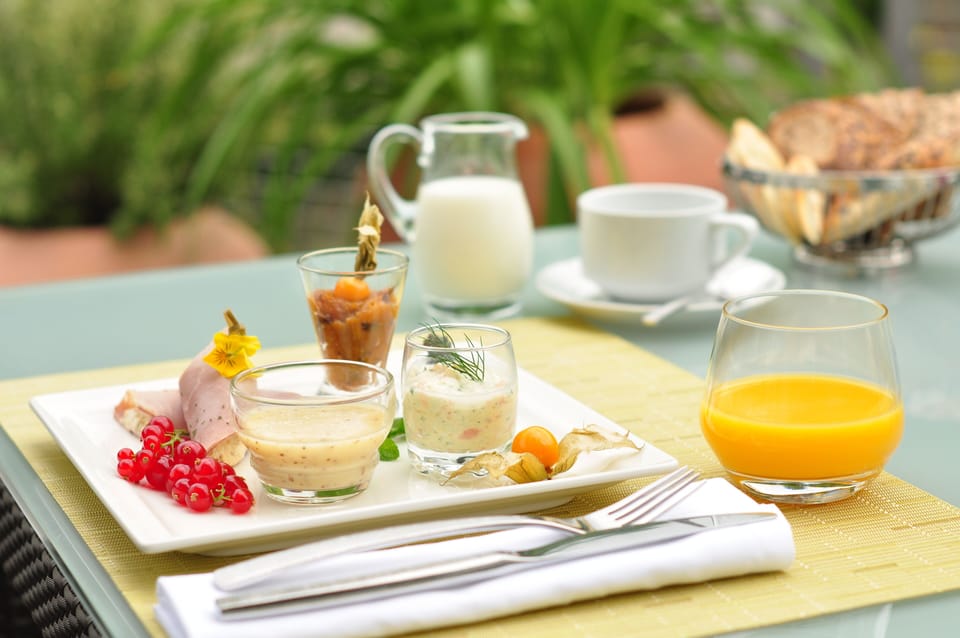 Daily buffet breakfast for a fee