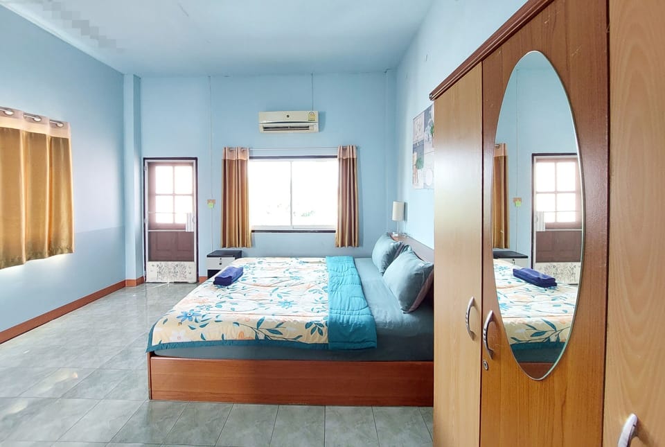 Deluxe Double Room with Air-Conditioner | Soundproofing, free WiFi, bed sheets