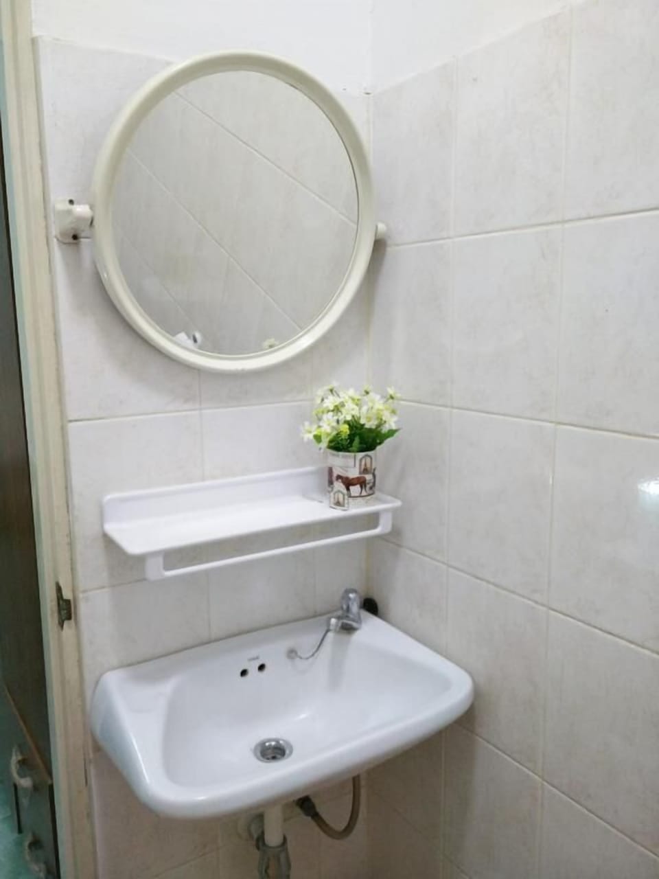  Standard Room with Fan | Bathroom | Shower, free toiletries, hair dryer, towels