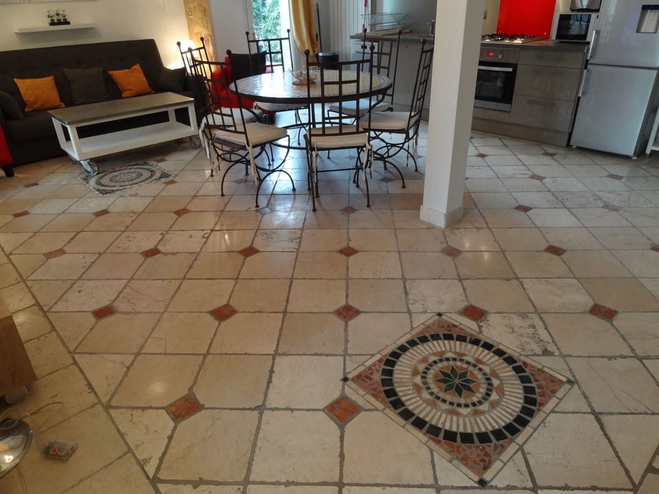 Apartment (Magnolia) | Living area | TV