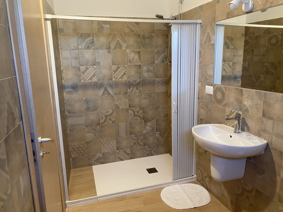 Double or Twin Room | Bathroom | Shower, free toiletries, hair dryer, bidet