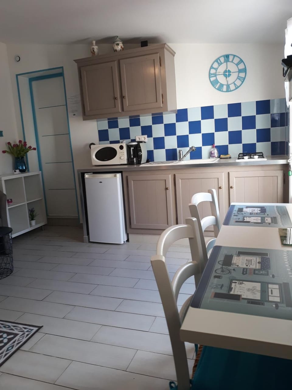 Studio, Terrace | Private kitchen | Fridge, microwave, stovetop, coffee/tea maker