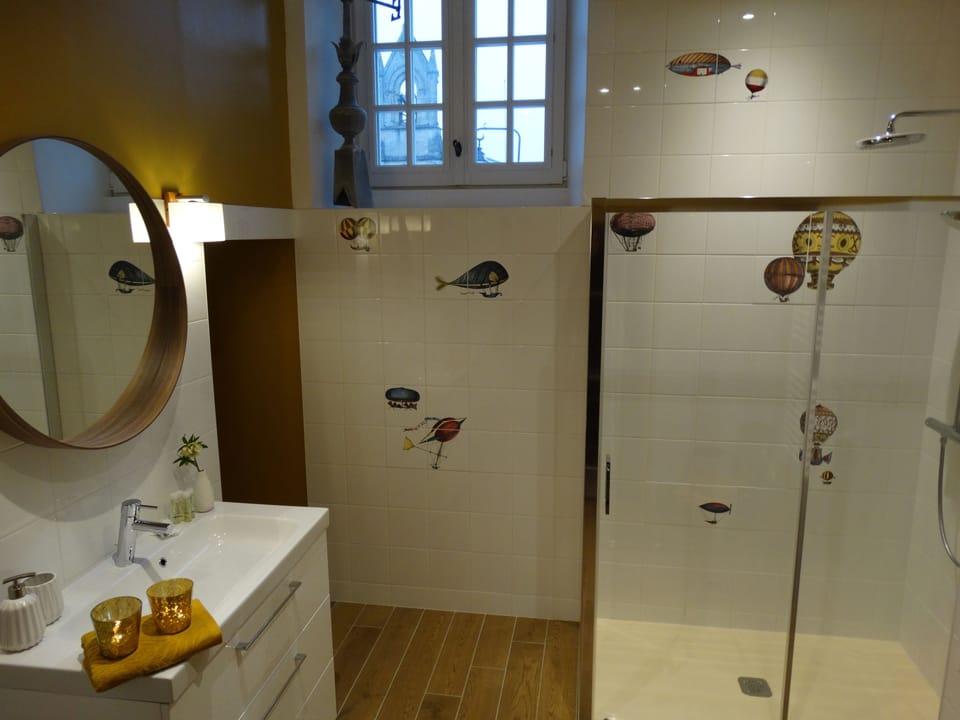 Deluxe Double Room, Ground Floor (Chambre de Mme Doullys) | Bathroom | Shower, free toiletries, hair dryer, towels