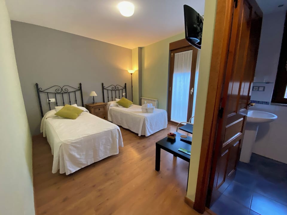 Superior Twin Room, Mountain View | Blackout drapes, iron/ironing board, free WiFi, bed sheets