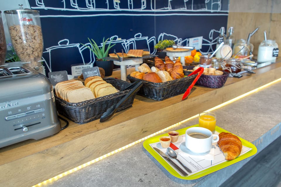 Daily buffet breakfast for a fee