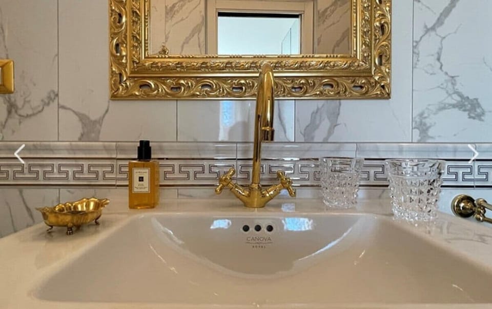 Triple Room | Bathroom | Shower, free toiletries, hair dryer, bidet