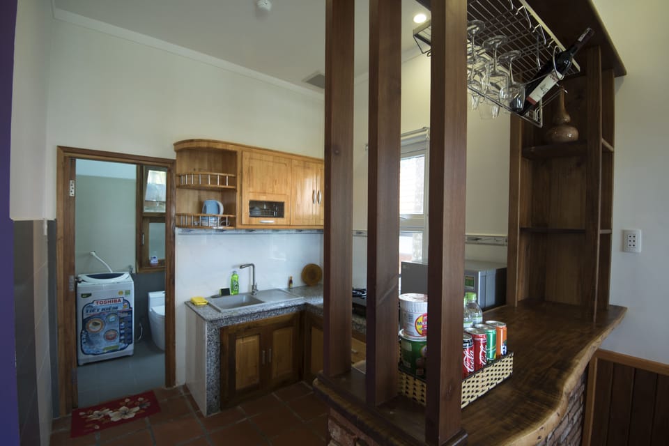 Family Apartment, 2 Bedrooms, Garden View | Private kitchen | Paper towels