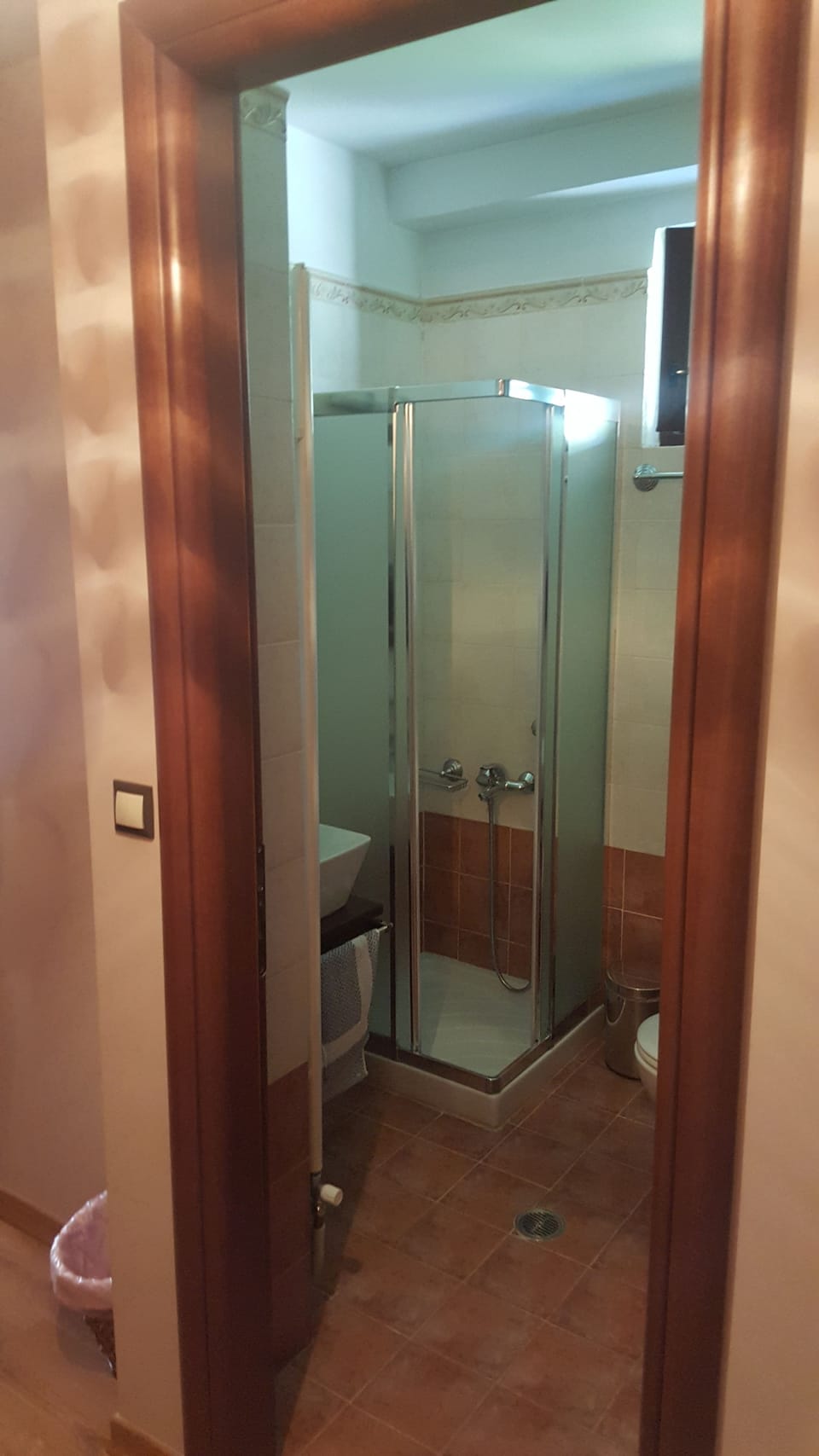 Room | Bathroom | Shower, rainfall showerhead, free toiletries, hair dryer