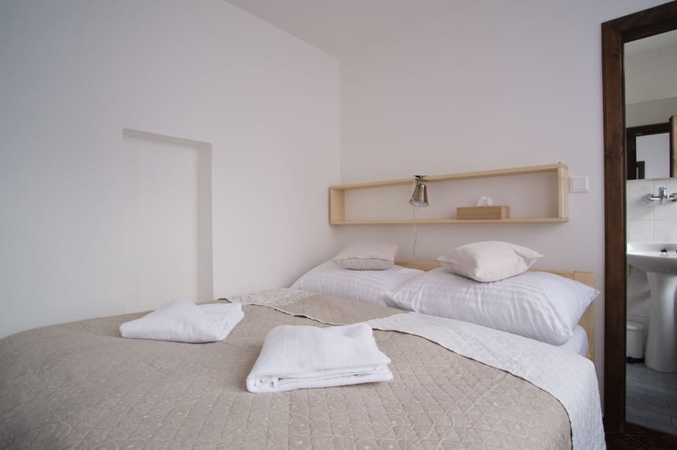 Standard Triple Room | In-room safe, blackout drapes, cribs/infant beds, free WiFi