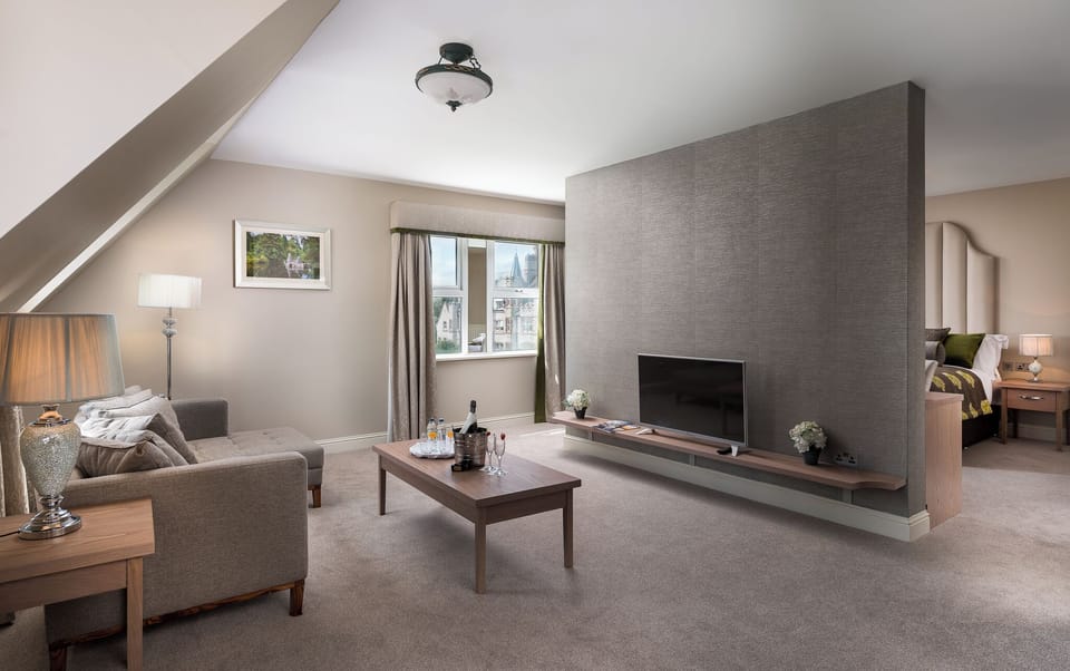 Presidential Suite | Living area | TV