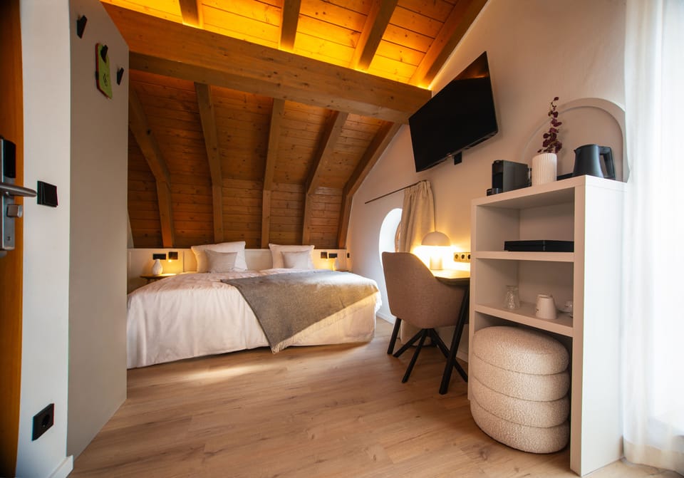 Double Room, Balcony | Premium bedding, in-room safe, desk, free WiFi