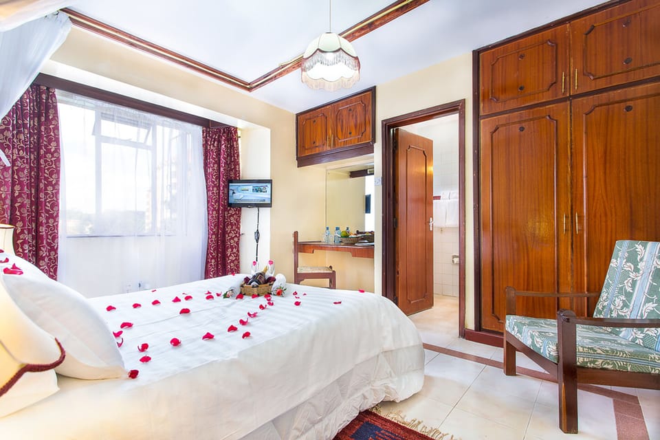 4 bedrooms, in-room safe, desk, iron/ironing board