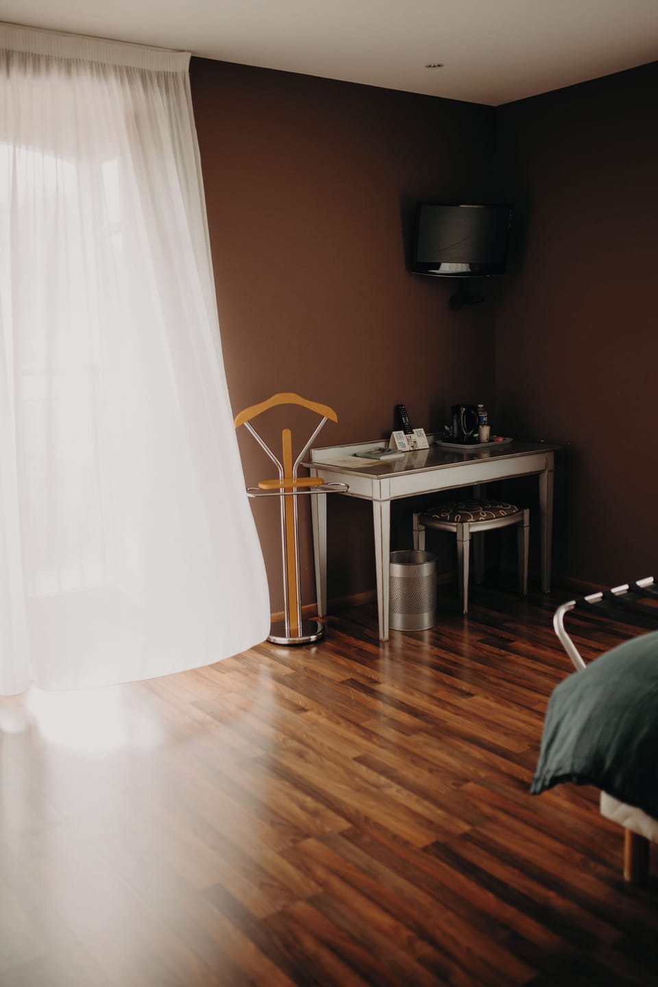 Deluxe Room, Bathtub | In-room safe, desk, soundproofing, iron/ironing board