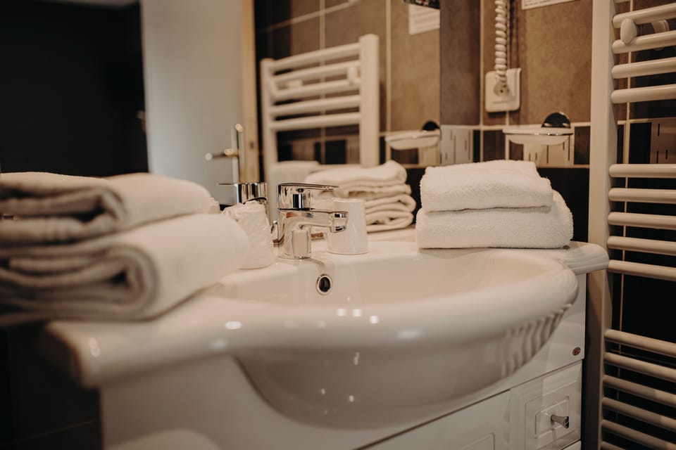 Superior Room | Bathroom | Towels