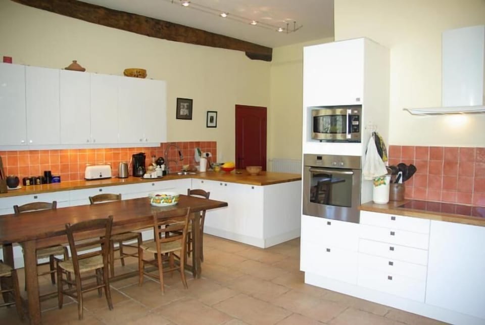Oven, stovetop, dishwasher, cookware/dishes/utensils