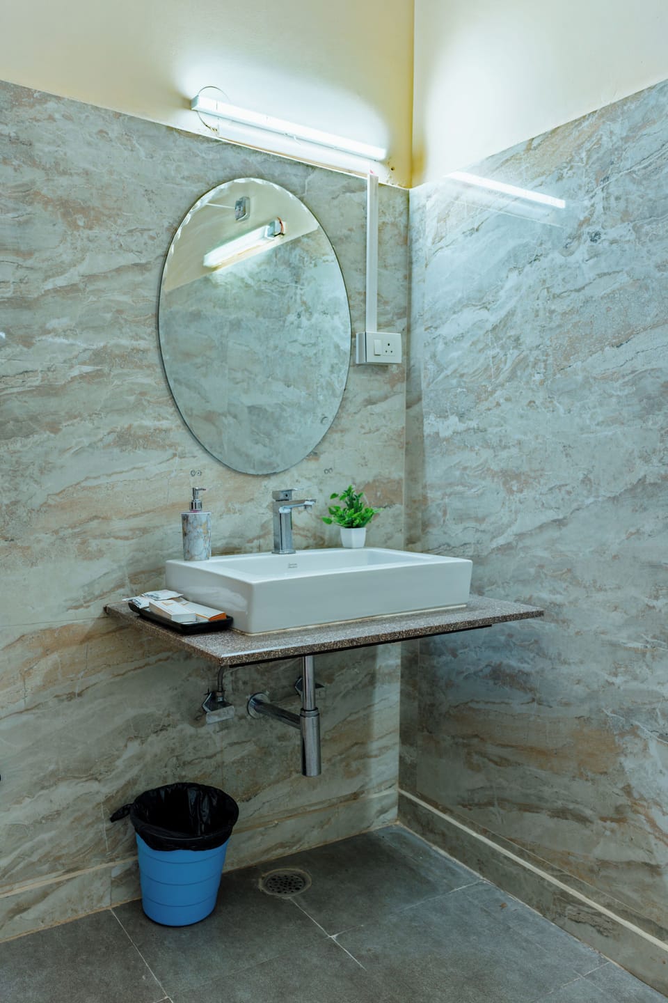 Premium Room, 1 King Bed | Bathroom | Shower