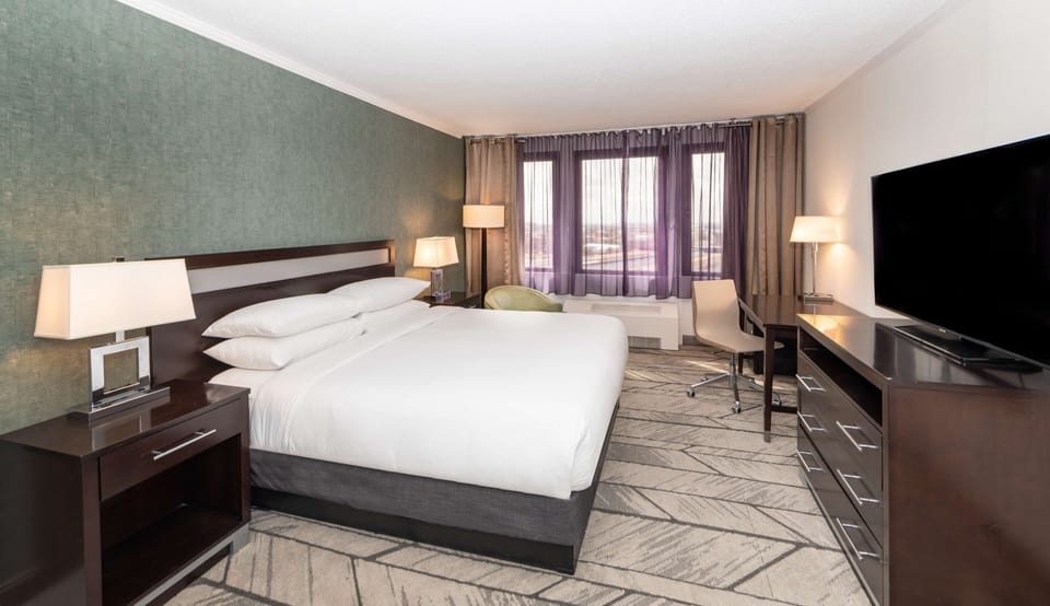 Premium bedding, in-room safe, desk, laptop workspace