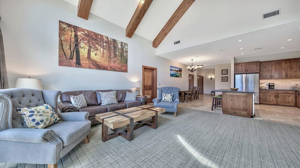 Condo, 3 Bedrooms | Living room | Flat-screen TV