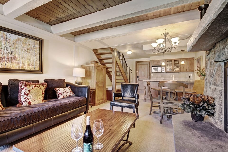Condo, 2 Bedrooms | Living room