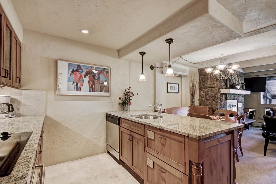Condo, 2 Bedrooms | Private kitchen | Fridge, oven, coffee/tea maker, toaster