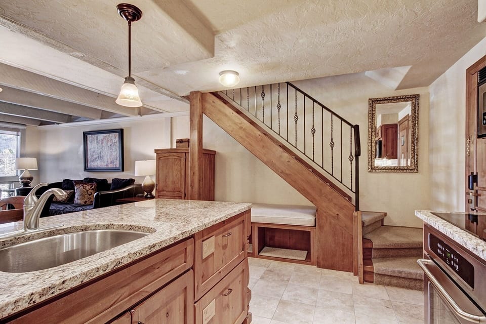 Condo, 2 Bedrooms | Private kitchen | Fridge, oven, coffee/tea maker, toaster