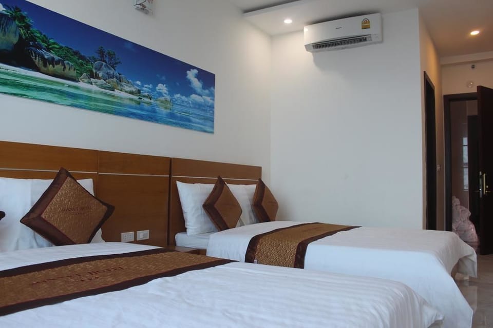 Quadruple Room, 2 Double Beds | Minibar, desk, free WiFi