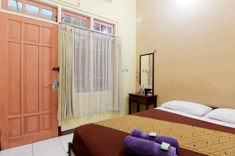 Standard Double Room | Desk, laptop workspace, rollaway beds (surcharge), WiFi (free)