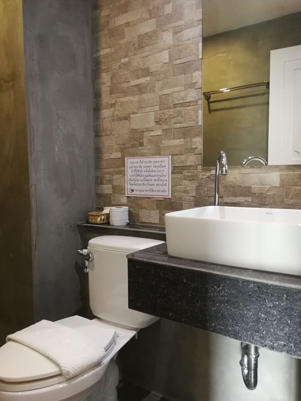 Shower, free toiletries, towels