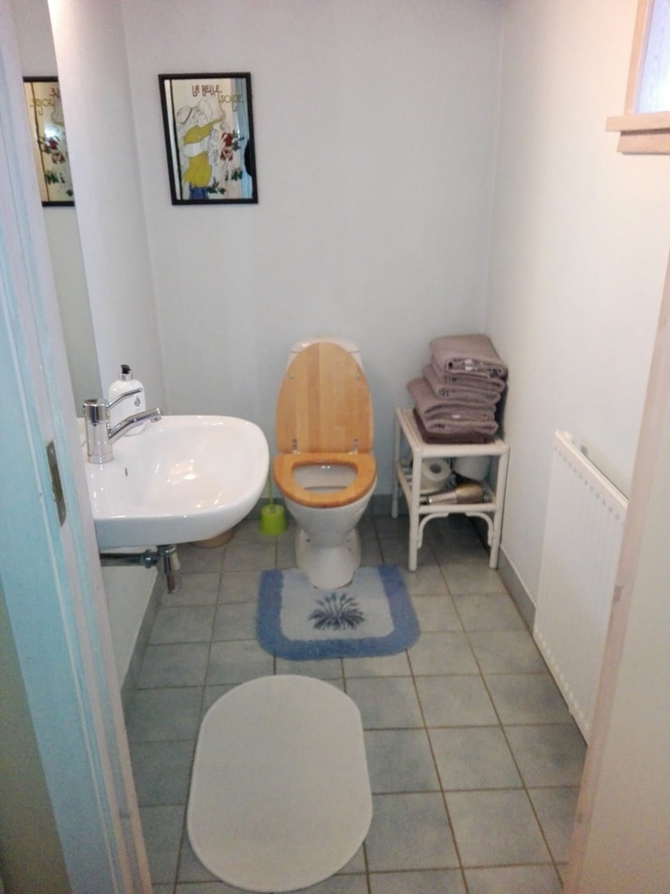 Family Room, Multiple Beds, Shared Bathroom | Bathroom | Shower, free toiletries, hair dryer, slippers