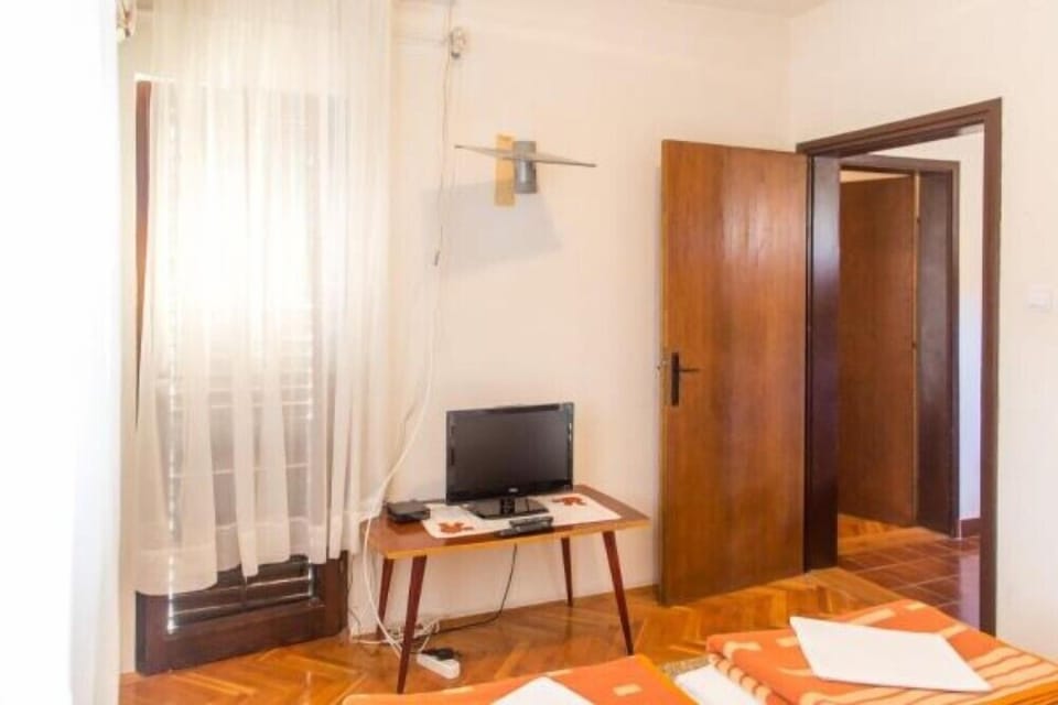 Family Apartment, 2 Bedrooms | Desk, free WiFi, bed sheets