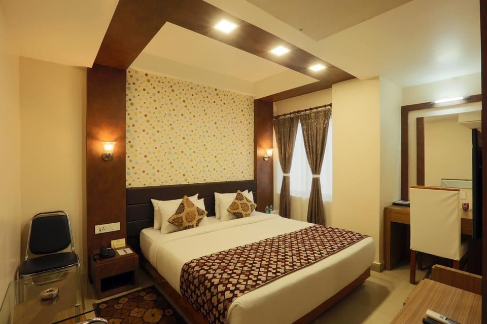 1 bedroom, minibar, desk, rollaway beds
