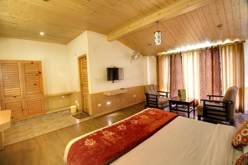 Superior Room, Mountain View with complimentary breakfast | Premium bedding, soundproofing, rollaway beds (surcharge), WiFi (free)