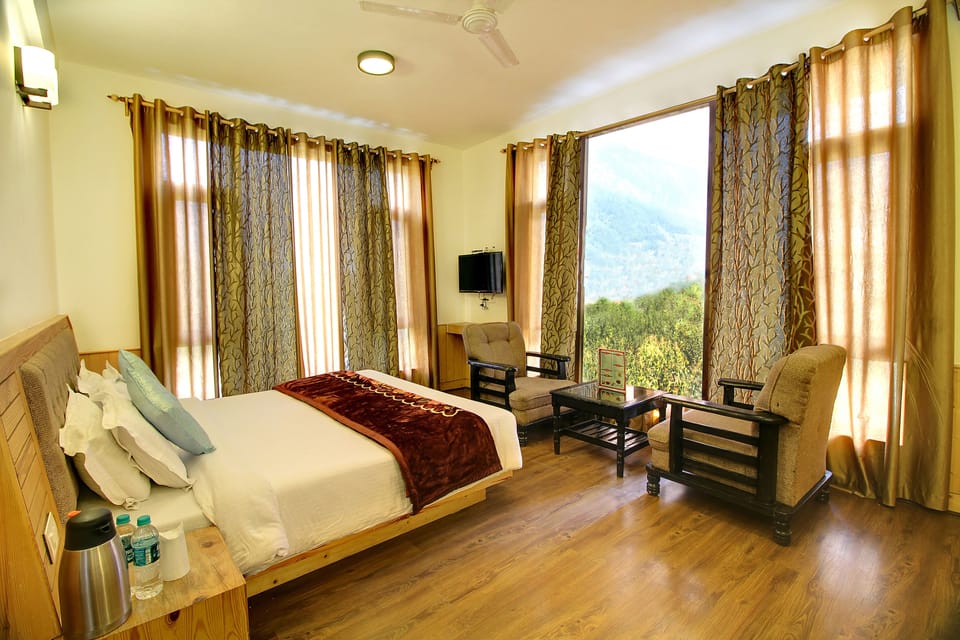 Deluxe Room, Mountain View with complimentary breakfast | Premium bedding, soundproofing, rollaway beds (surcharge), WiFi (free)