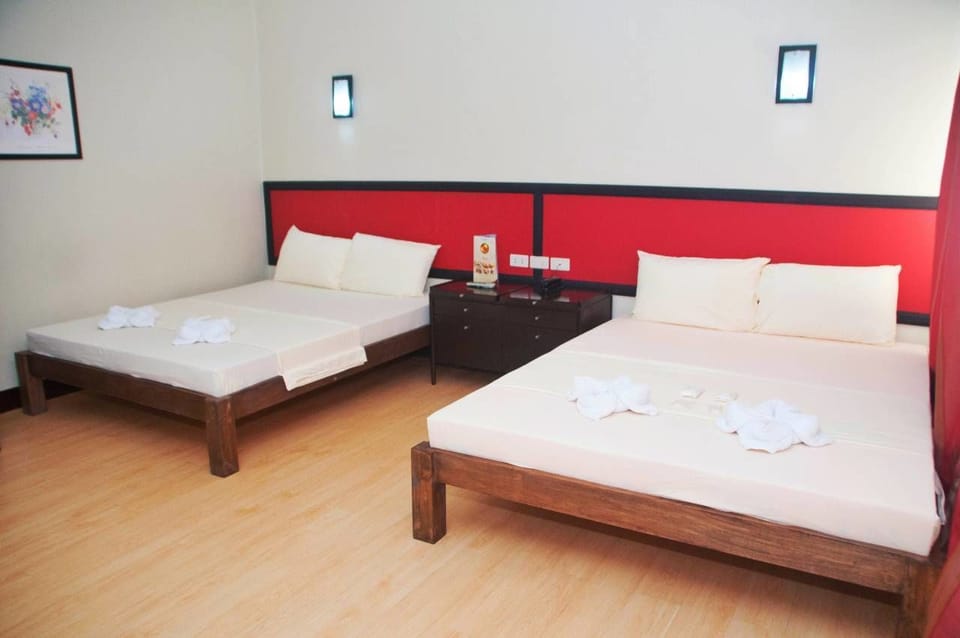 Family Room | Desk, iron/ironing board, free WiFi, bed sheets