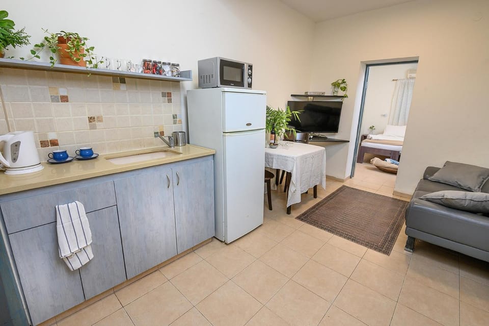 Fridge, microwave, coffee/tea maker, electric kettle