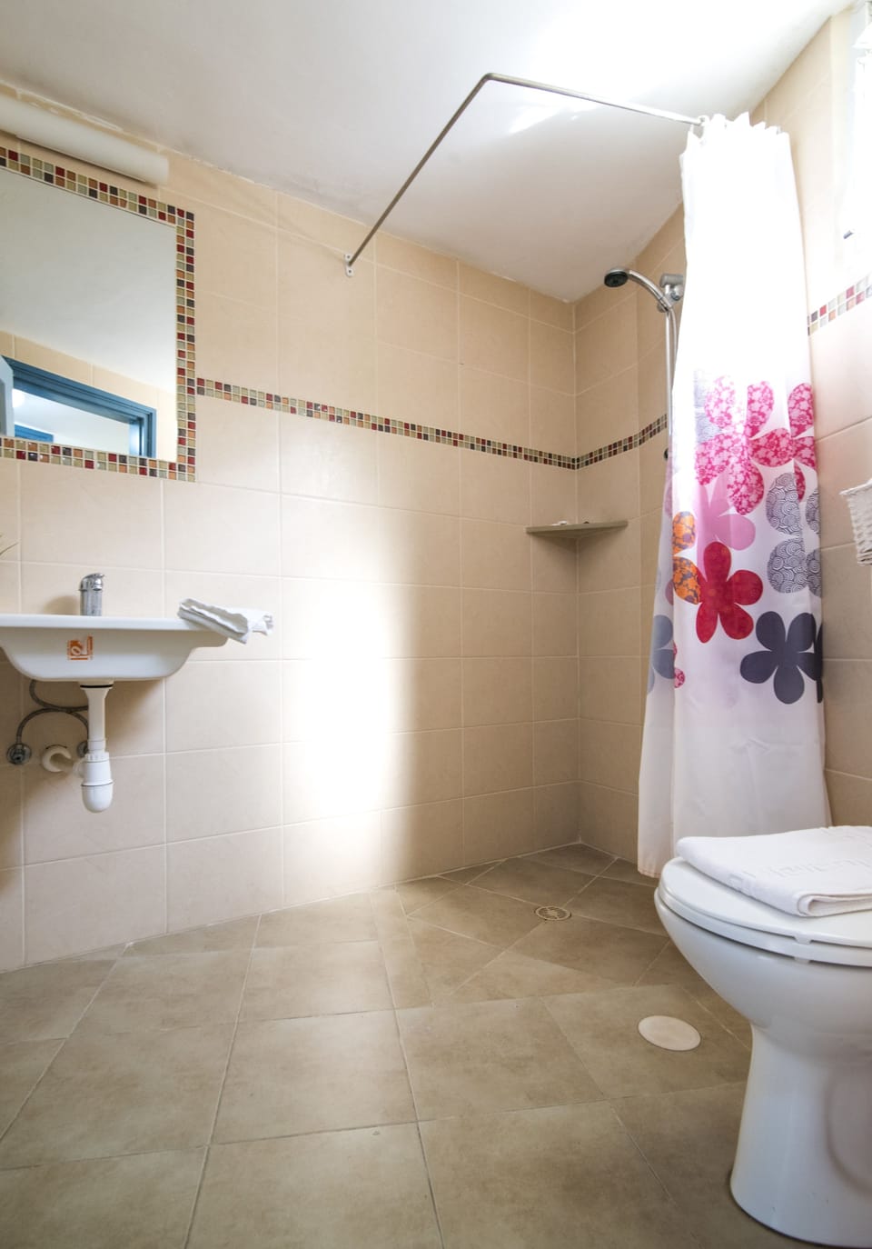 Double Room | Bathroom | Free toiletries, hair dryer, towels