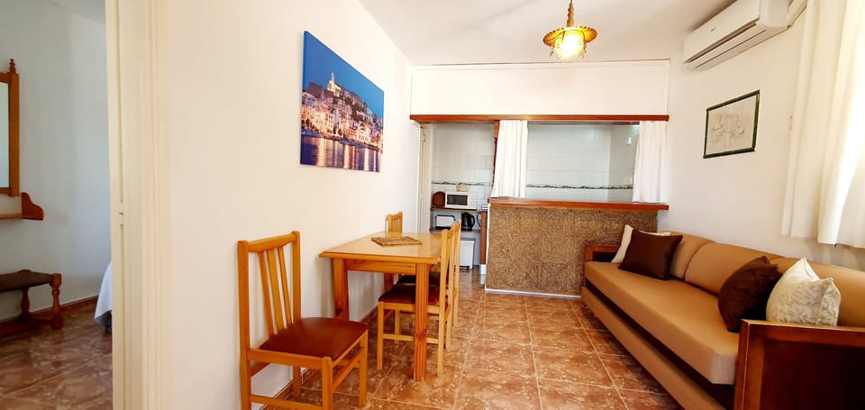 Classic Apartment, 1 Bedroom, Kitchen, Poolside | In-room safe, WiFi (free), bed sheets