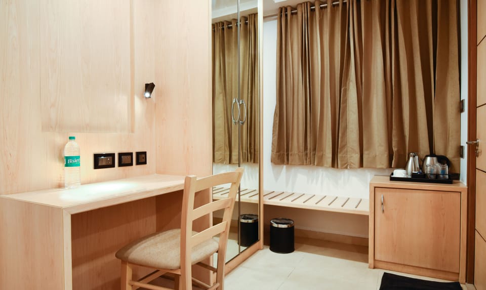 Deluxe Room | Desk, iron/ironing board, free WiFi